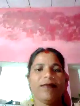 Snapshot of Bigg_bhabi chatting on 11.18.25 Bigg bhabi online show from 11.18.25