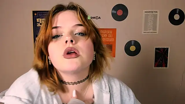 Snapshot of lika_pop chatting on 11.17.25 lika pop online show from 11.17.25