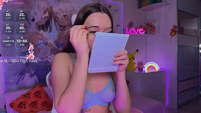 Snapshot of CheekySashaCharm chatting on 12.02.25 CheekySashaCharm online show from 12.02.25