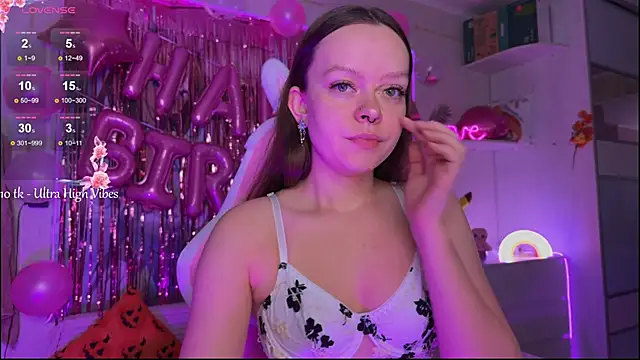 Snapshot of CheekySashaCharm chatting on 12.14.25 CheekySashaCharm online show from 12.14.25