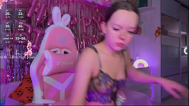 Snapshot of CheekySashaCharm chatting on 12.15.25 CheekySashaCharm online show from 12.15.25