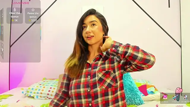 VictoriaRouge  online show from 11.22.25