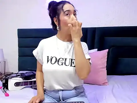 Snapshot of VictoriaRouge_ chatting on 06.05.26 VictoriaRouge online show from 06.05.26