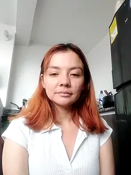 Snapshot of fio_re chatting on 12.16.25 fio re online show from 12.16.25