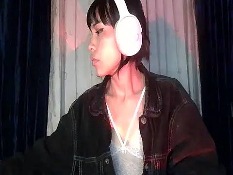 Snapshot of Lily_Sex chatting on 12.16.25 Lily Sex online show from 12.16.25