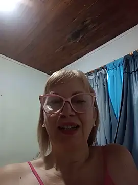 Snapshot of SexyMilf1211 chatting on 06.10.26 SexyMilf1211 online show from 06.10.26