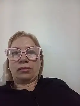 Snapshot of SexyMilf1211 chatting on 06.17.26 SexyMilf1211 online show from 06.17.26
