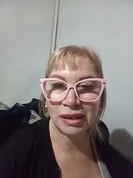 Snapshot of SexyMilf1211 chatting on 06.18.26 SexyMilf1211 online show from 06.18.26