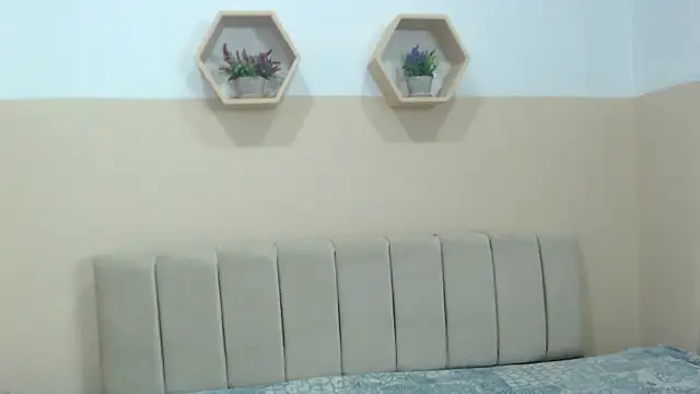 Charlothe 7 online show from 04.17.26