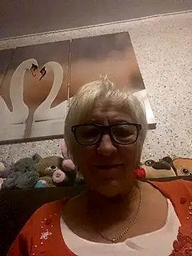 Snapshot of EvaaaSky chatting on 11.14.25 EvaaaSky online show from 11.14.25