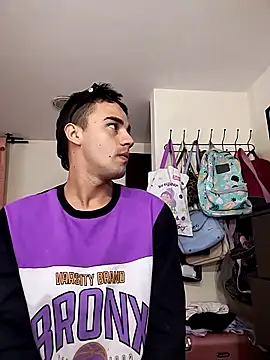 Snapshot of ElProhibido_ chatting on 11.14.25 ElProhibido online show from 11.14.25