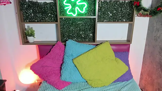 Snapshot of Angeldust19 chatting on 11.21.25 Angeldust19 online show from 11.21.25