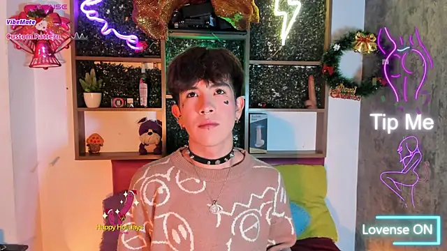 Snapshot of Angeldust19 chatting on 12.18.25 Angeldust19 online show from 12.18.25