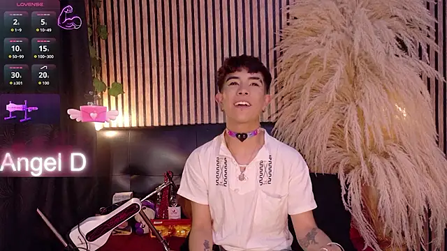 Snapshot of Angeldust19 chatting on 02.10.26 Angeldust19 online show from 02.10.26