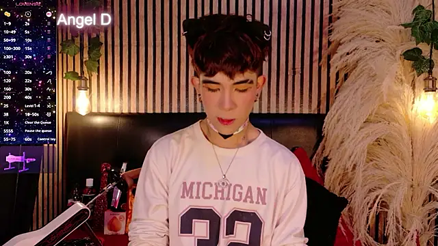 Snapshot of Angeldust19 chatting on 02.19.26 Angeldust19 online show from 02.19.26