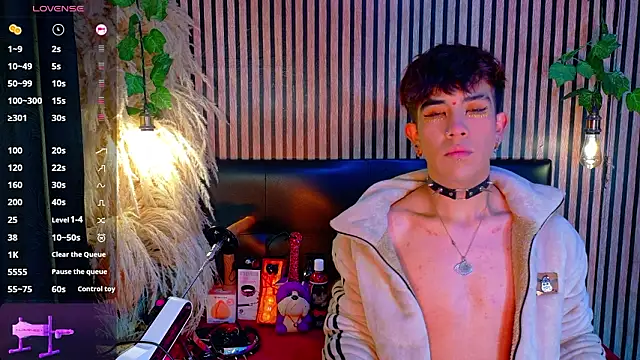 Snapshot of Angeldust19 chatting on 02.27.26 Angeldust19 online show from 02.27.26