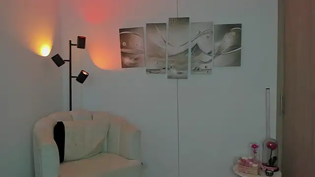 Snapshot of haileyflorez_ chatting on 02.17.26 haileyflorez online show from 02.17.26