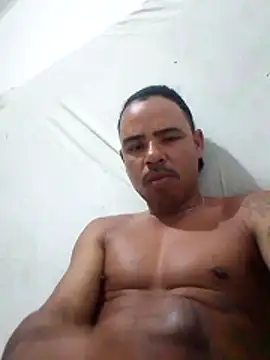 Snapshot of morenoosafado18cm chatting on 12.03.25 morenoosafado18cm online show from 12.03.25