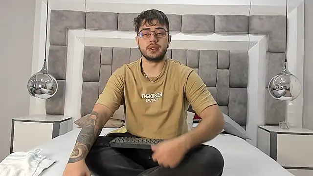 Ethan Greys online show from 11.24.25