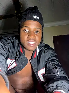 Snapshot of TriggaStar chatting on 11.17.25 TriggaStar online show from 11.17.25