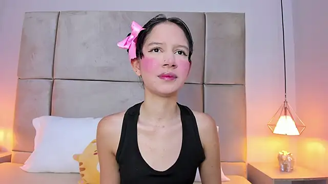 Snapshot of angelaG1 chatting on 11.28.25 angelaG1 online show from 11.28.25