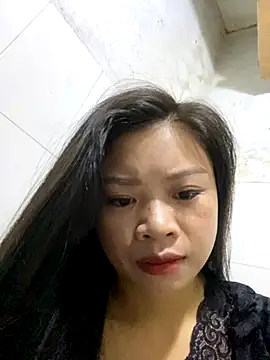 Snapshot of sara-xx chatting on 11.15.25 sara-xx online show from 11.15.25