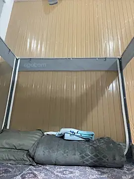 Snapshot of sara-xx chatting on 12.04.25 sara-xx online show from 12.04.25