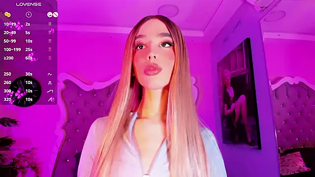 Snapshot of LeslieAmor1 chatting on 11.22.25 LeslieAmor1 online show from 11.22.25