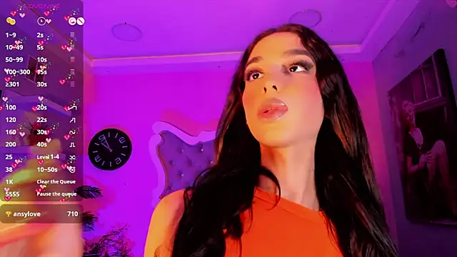 Snapshot of LeslieAmor1 chatting on 11.24.25 LeslieAmor1 online show from 11.24.25