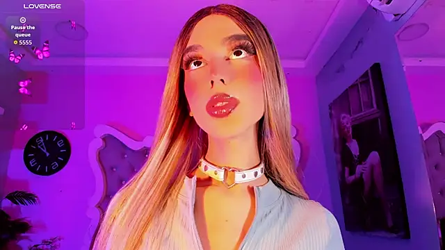 Snapshot of LeslieAmor1 chatting on 11.25.25 LeslieAmor1 online show from 11.25.25