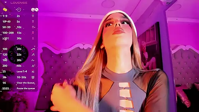 Snapshot of LeslieAmor1 chatting on 11.26.25 LeslieAmor1 online show from 11.26.25