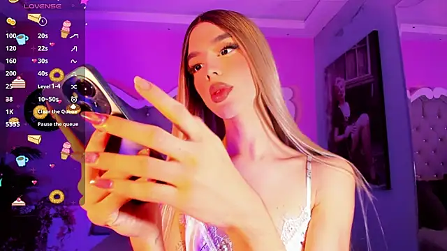 Snapshot of LeslieAmor1 chatting on 11.29.25 LeslieAmor1 online show from 11.29.25