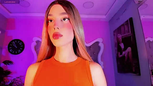 Snapshot of LeslieAmor1 chatting on 11.30.25 LeslieAmor1 online show from 11.30.25