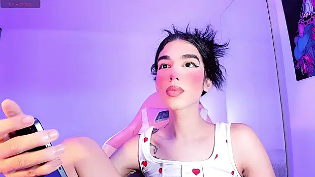 Snapshot of LeslieAmor1 chatting on 12.14.25 LeslieAmor1 online show from 12.14.25