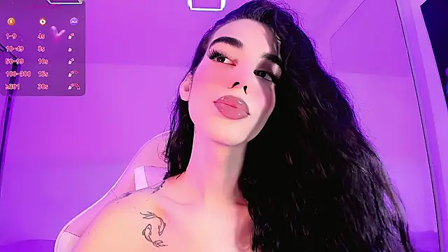 Snapshot of LeslieAmor1 chatting on 12.16.25 LeslieAmor1 online show from 12.16.25