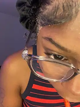 Snapshot of Mistresslucyxxx chatting on 11.15.25 Mistresslucyxxx online show from 11.15.25