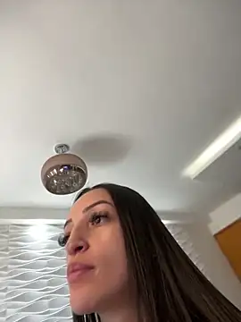 Snapshot of BelleRune chatting on 02.08.25 BelleRune online show from 02.08.25