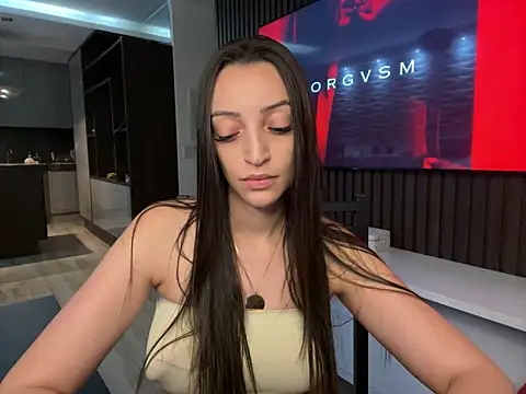 Snapshot of BelleRune chatting on 02.15.25 BelleRune online show from 02.15.25