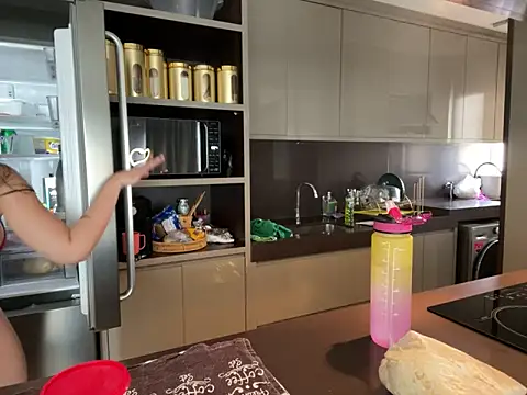 Snapshot of BelleRune chatting on 02.17.25 BelleRune online show from 02.17.25