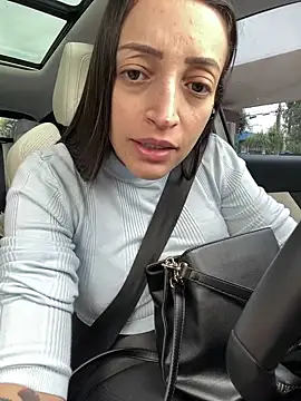 Snapshot of BelleRune chatting on 03.21.25 BelleRune online show from 03.21.25