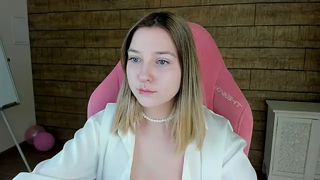 TinnaBurton online show from 04.05.26