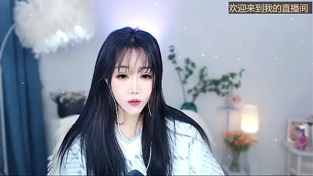 Snapshot of Laura_520 chatting on 12.01.25 Laura 520 online show from 12.01.25