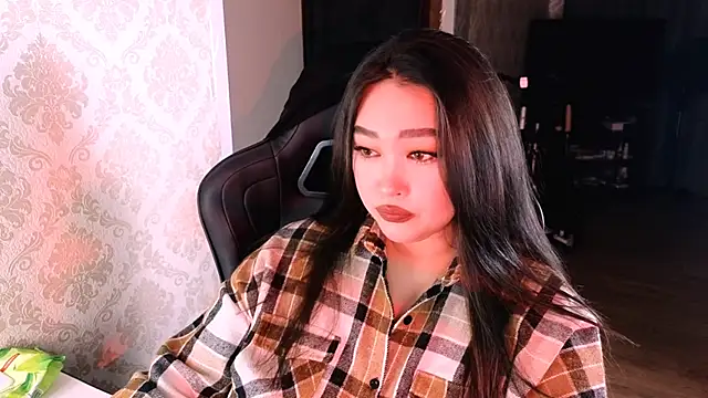 Emma Uilson online show from 12.15.25