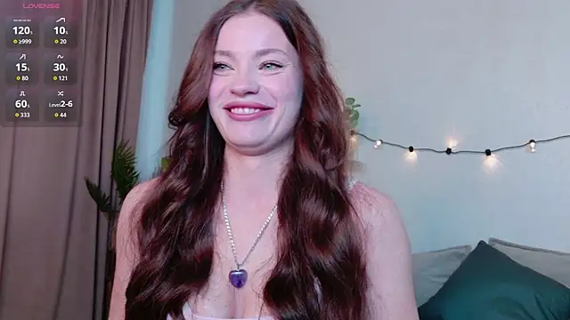 Snapshot of Taylla_Nouell chatting on 11.19.25 Taylla Nouell online show from 11.19.25