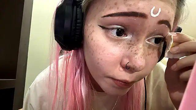 Snapshot of ChanteNovack chatting on 11.17.25 ChanteNovack online show from 11.17.25