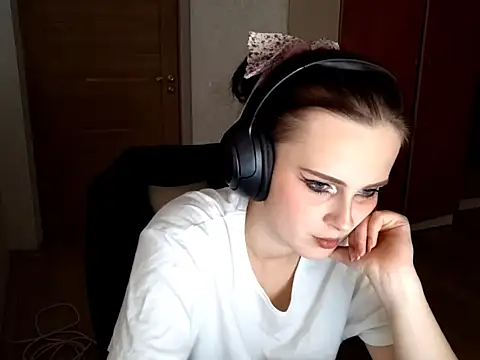 LouiseMarengo online show from 11.25.25