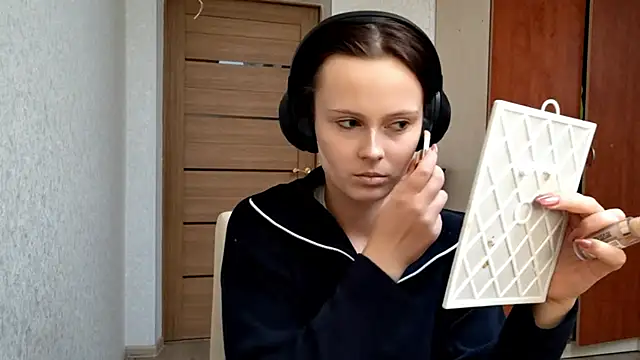 LouiseMarengo online show from 11.29.25