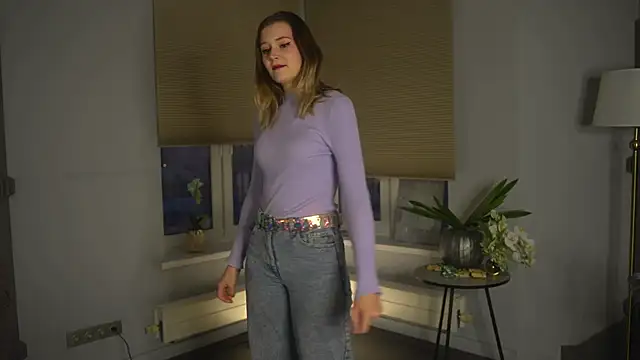 Snapshot of SusyGlines chatting on 11.18.25 SusyGlines online show from 11.18.25