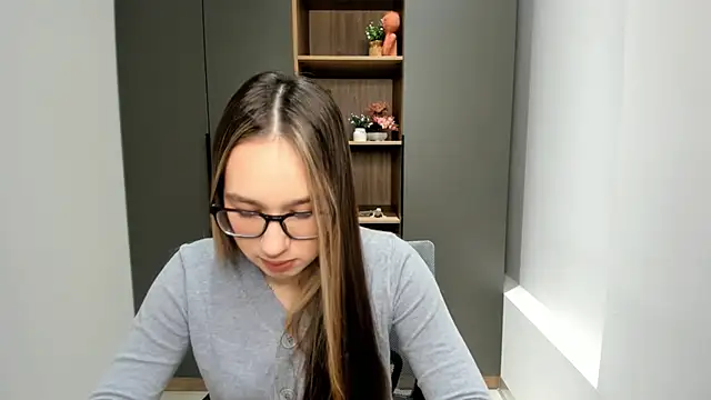 Snapshot of ZitaCring chatting on 11.16.25 ZitaCring online show from 11.16.25