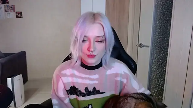 SophiaLur online show from 11.28.25